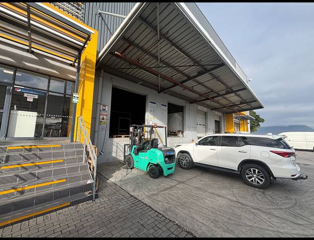 1,697M² WAREHOUSE TO LET IN AIRPORT INDUSTRIA